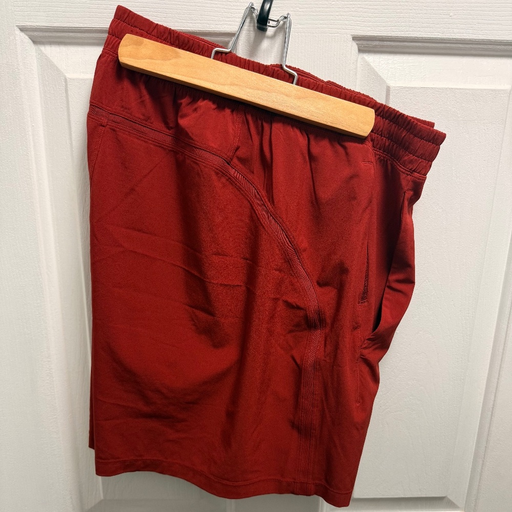 Like New- Lululemon Pace Breaker 7” Shorts - Linerless